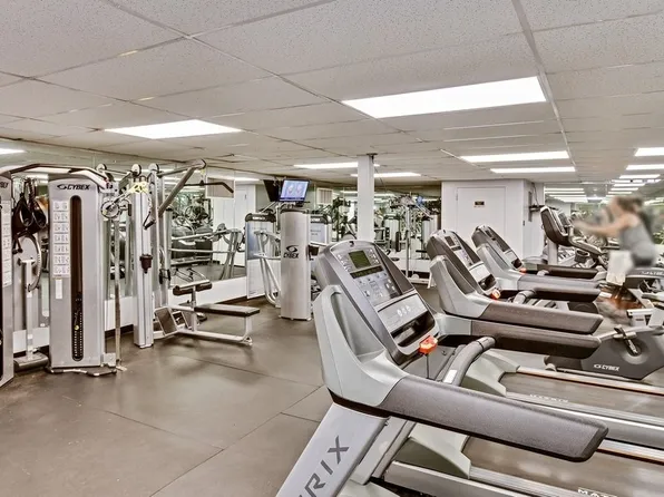 166-41 Powells Cove Boulevard image 27 of 32