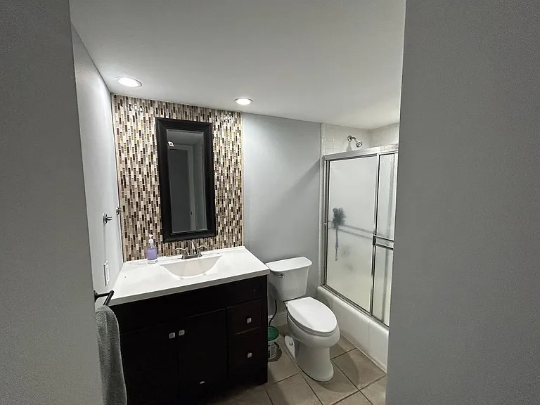 1426 Oxford Ln — Photo 21