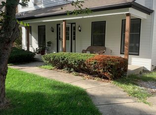 906 Barclay Ct, Champaign, IL 61821