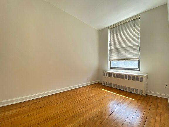 3rd image of 221 W 22nd St APT C1