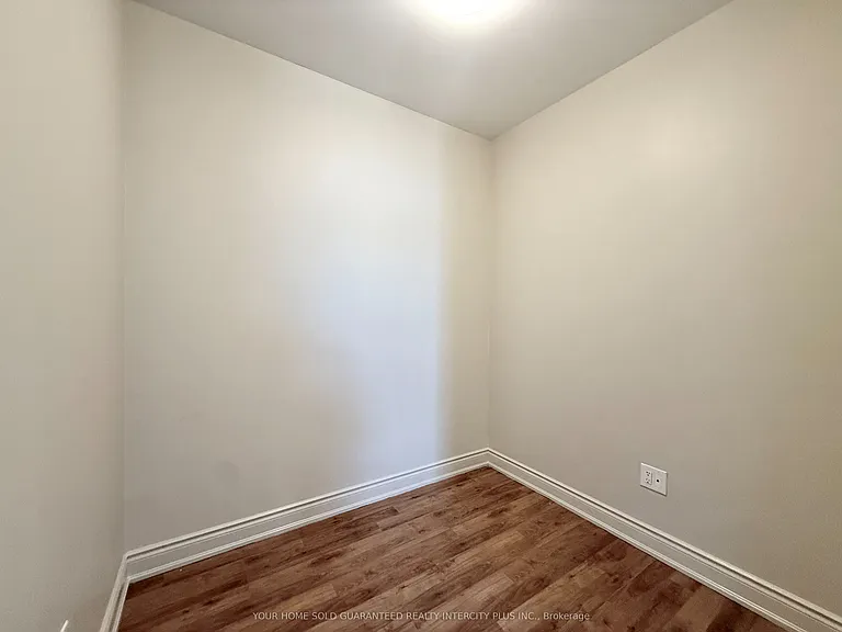 2396 Major Mackenzie Dr #418 — Photo 25