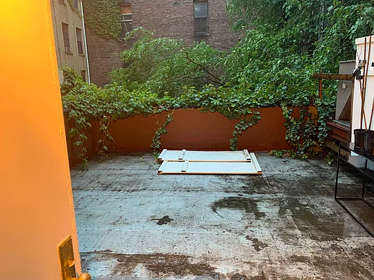 Rented by Salon Realty Corp | media 20