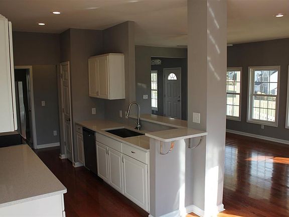 3rd image of 1871 Manor Dr