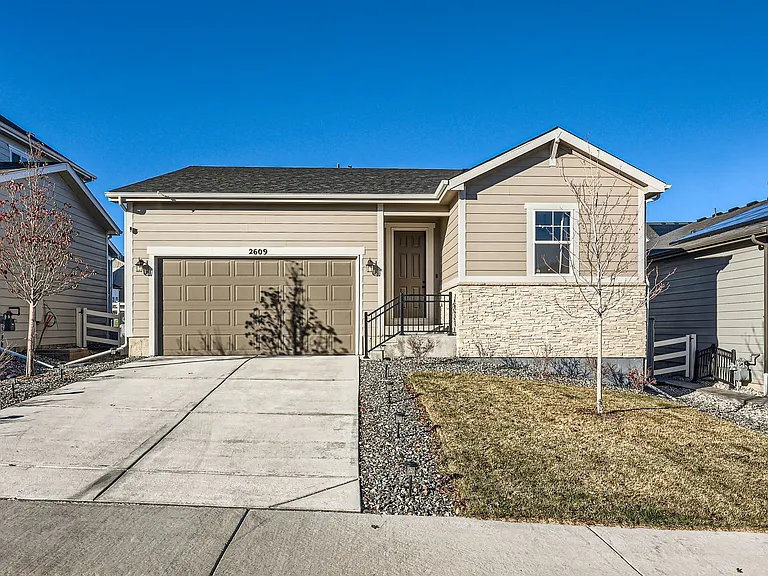 2609 Villageview Ln — Photo 2