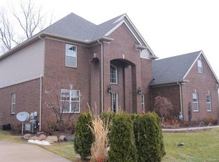 24426 Brompton Way, South Lyon, MI 48178