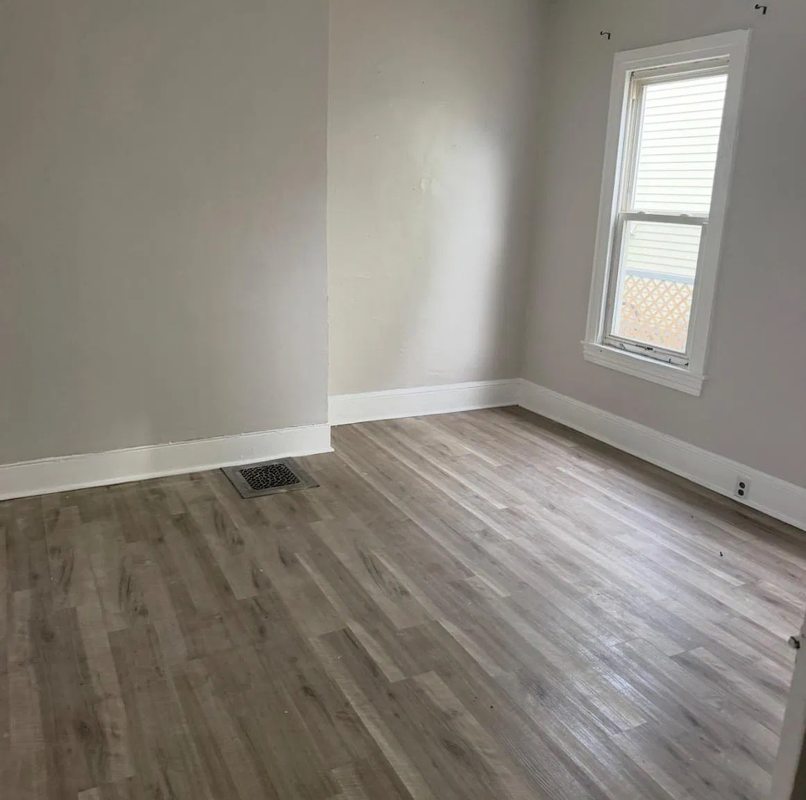 4 bed, 1.0 bath, 1460 sqft, $2,400 — Photo 4