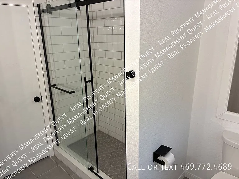 1001 Crestview Dr — Photo 15