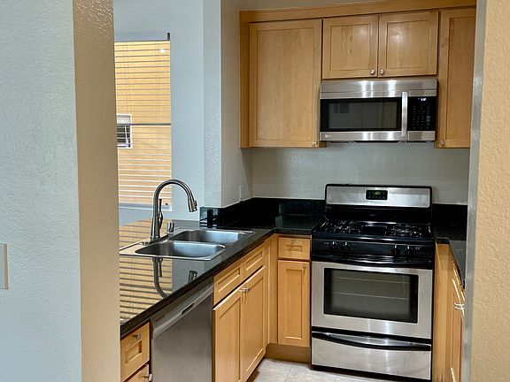 3rd image of 5907 Monterey Rd #1B-1Ba-589Sqft