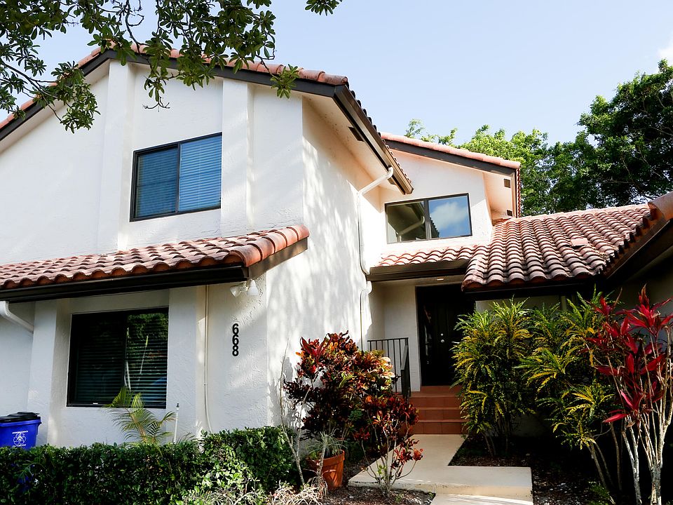 1st image of 668 Edgewater Dr