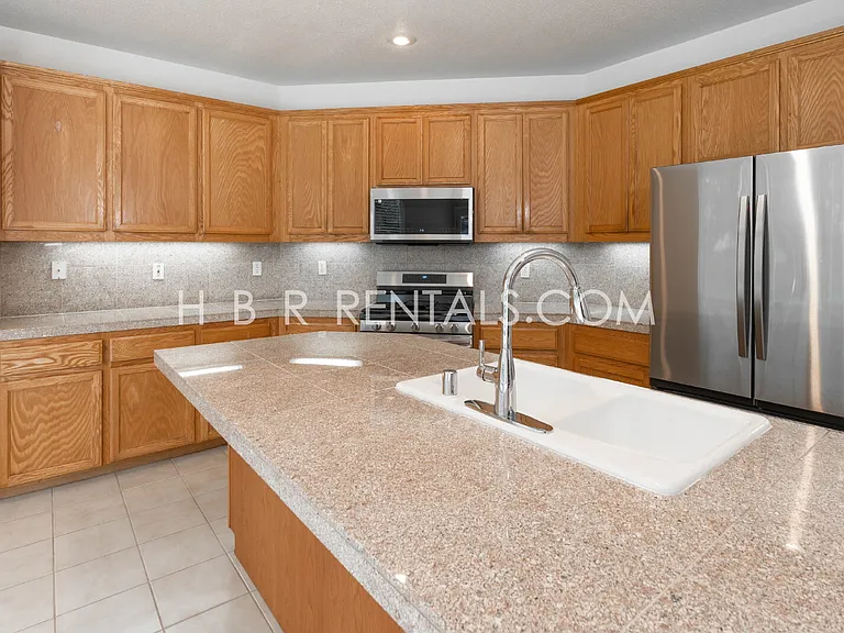 483 Summer Ln — Photo 8