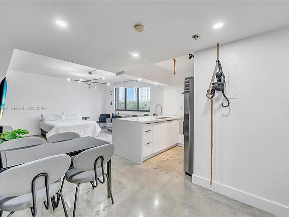 4th image of 540 Brickell Key Dr APT 409