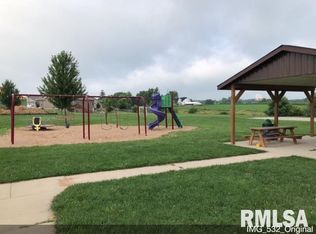 614 Rock Point Rd, Colona, IL 61241