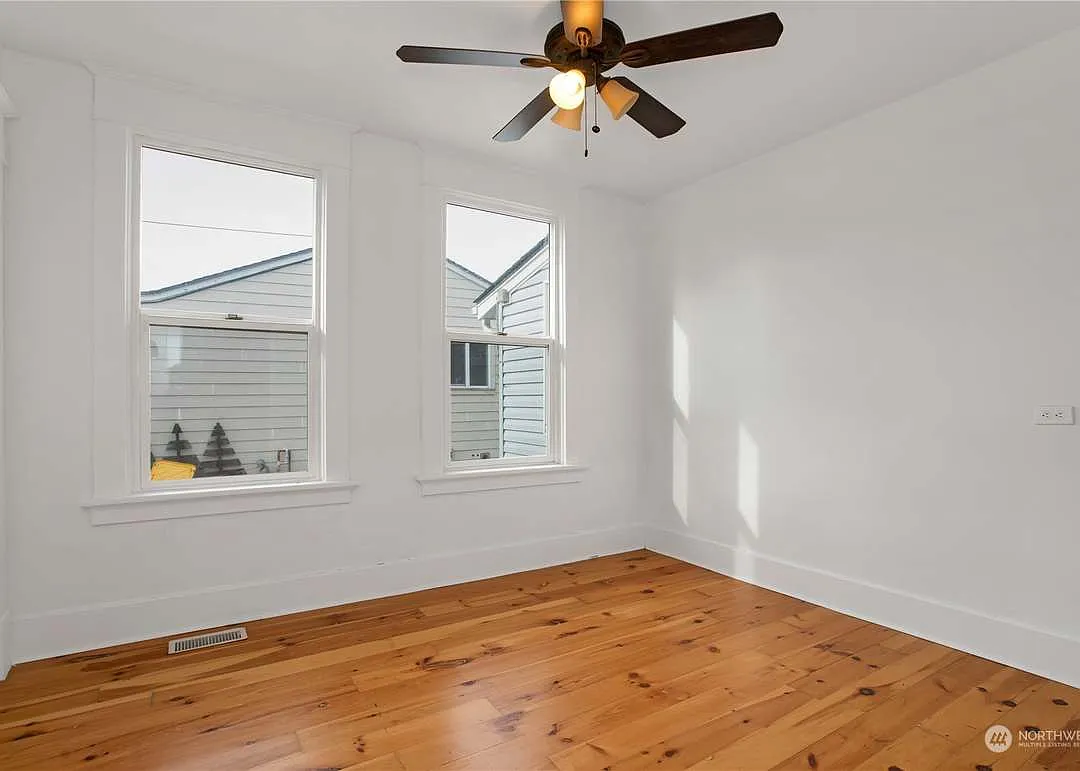 4 bed, 2.5 bath, 1560 sqft, $800 — Photo 2