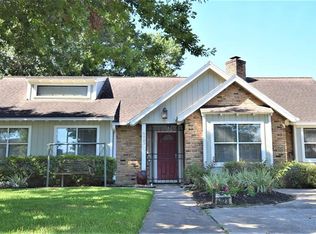 6023 Greenmont Dr, Houston, TX 77092