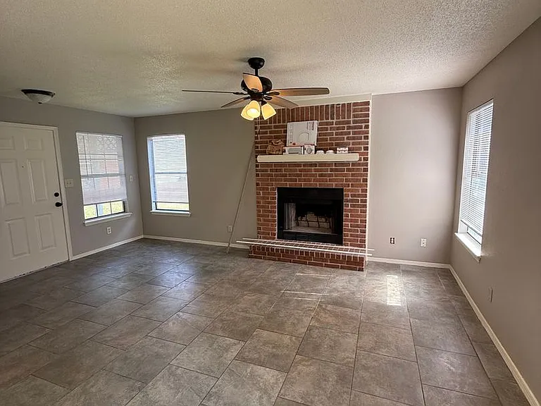 1502 Heather Ct — Photo 15