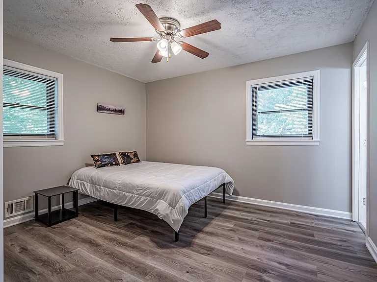 Walnut Cir SW — Photo 1