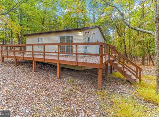 33 Maple Ln, Berkeley Springs, WV 25411