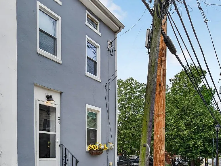 128 High St — Photo 1