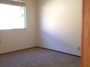 211 8th St, Pacific Grove, CA 93950