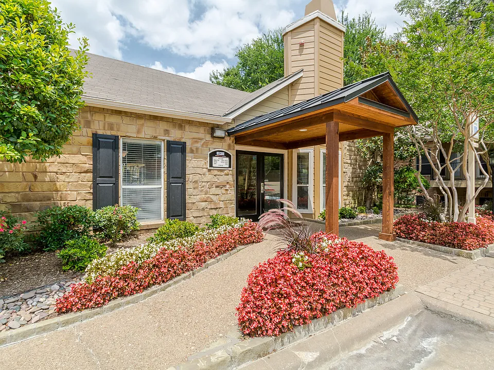 Woodchase Apartments