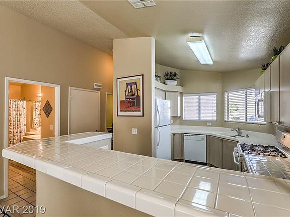 4th image of 729 Yacht Harbor Dr