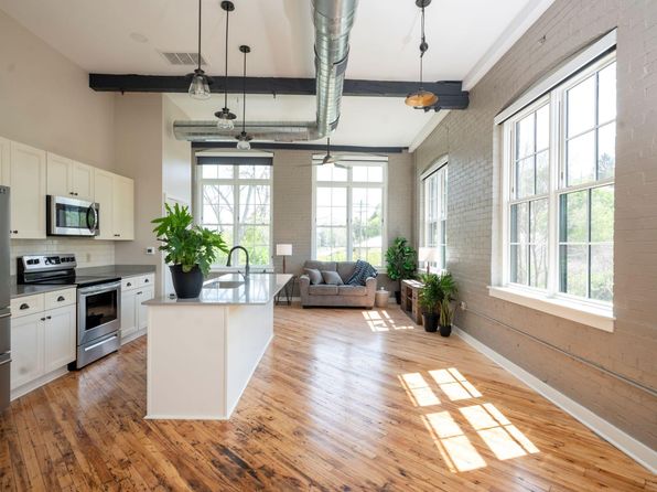 18 N Main St #209