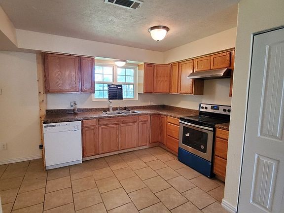 4th image of 170 W Crosby St