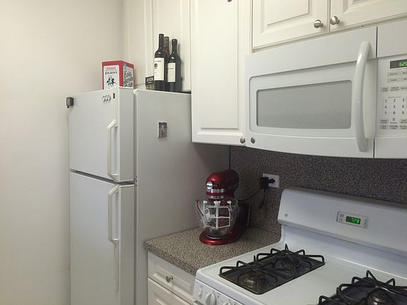 4th image of 215 E 95th St APT 25G