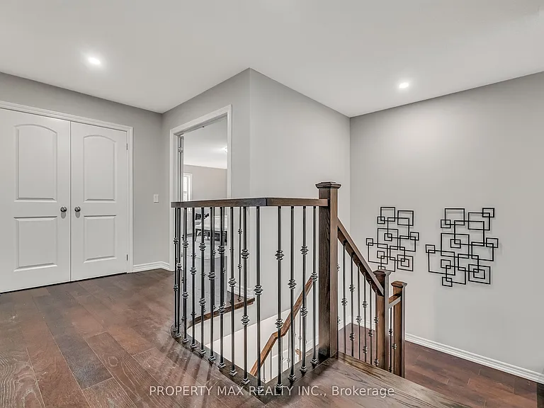 40 Britannia Ave E — Photo 30
