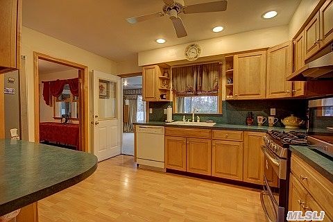 3rd image of 1365 Broadway Ave