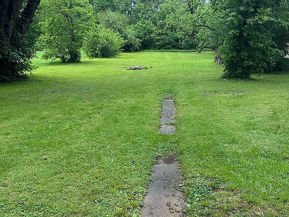 2nd image of 1238 E Thompson Rd