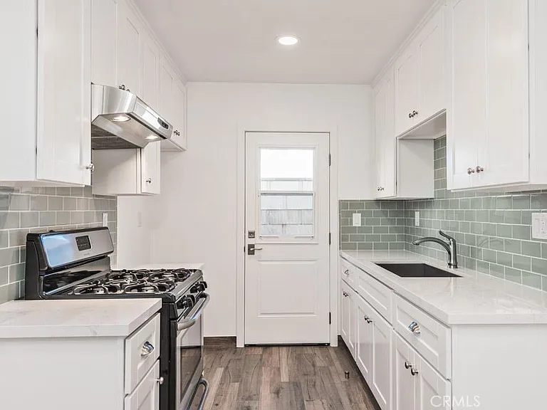 555 N Olive St #A — Photo 2