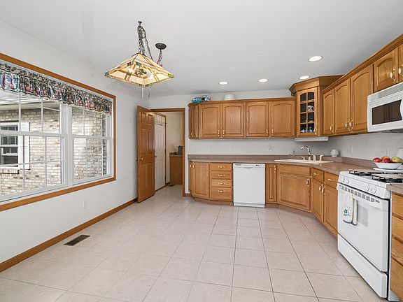 2nd image of 578 Turnberry Dr