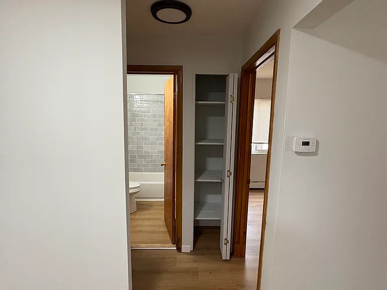 Wilshire Manor Apartments — Photo 10