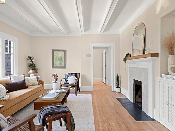 5th image of 229 Sunnyside AVE