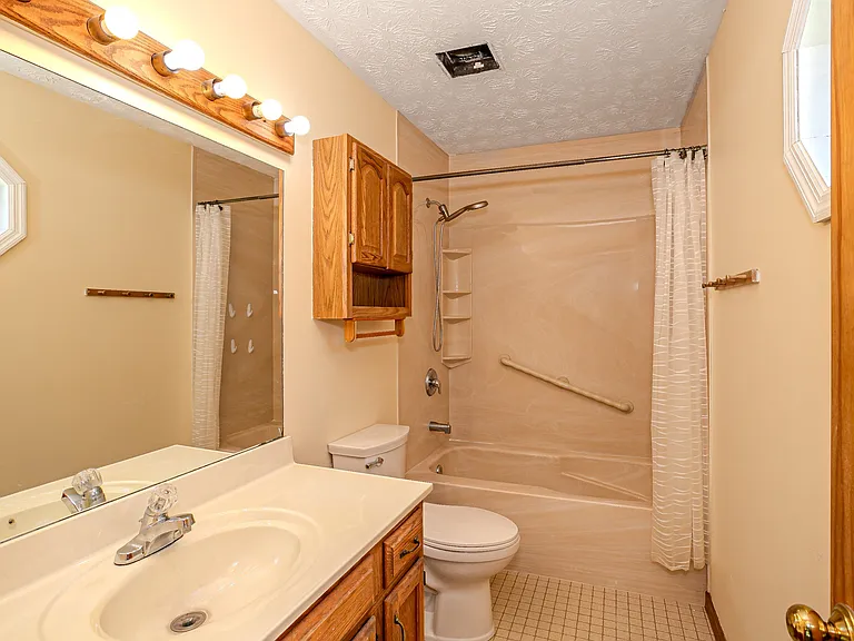 928 Tree Trunk Rd — Photo 15