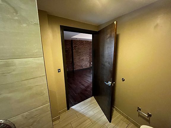 5th image of 110 Walton St #402