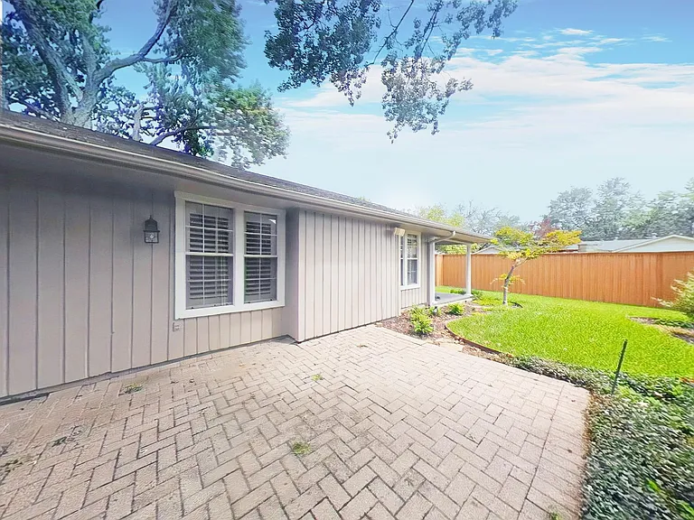 7618 Meadowhaven Dr — Photo 30