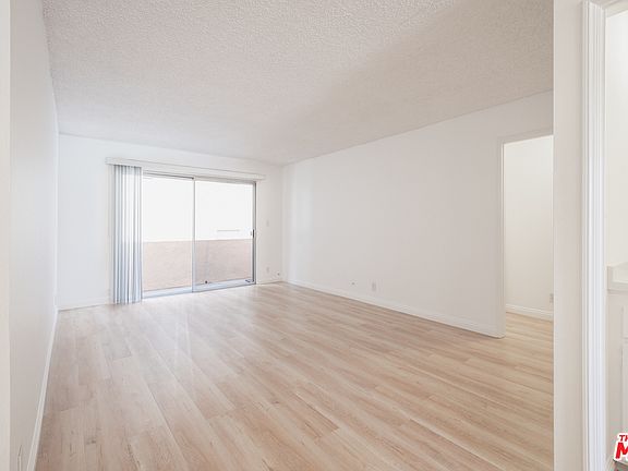 5th image of 1028 7th St APT 202