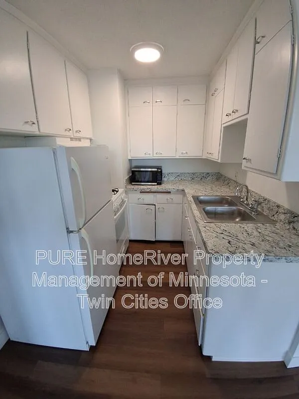 1 bed, 1.0 bath, 656 sqft, $1,300 — Photo 4