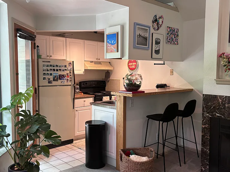 910 Portland Pl #16 — Photo 7