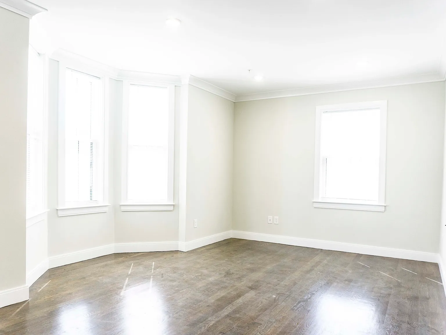 3 bed, 2.5 bath, 1500 sqft, $5,650 — Photo 4