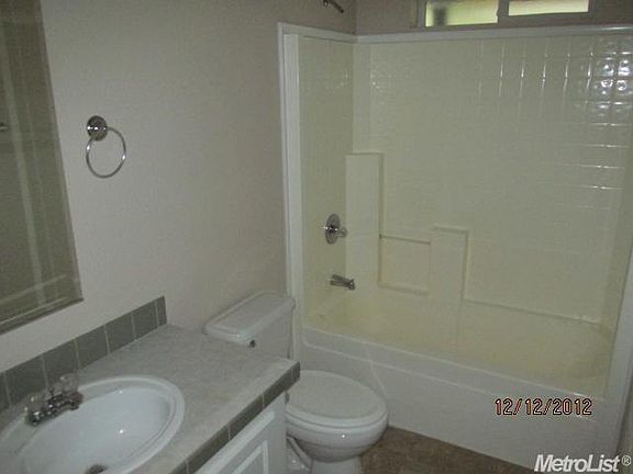 5th image of 906 S Oro Ave