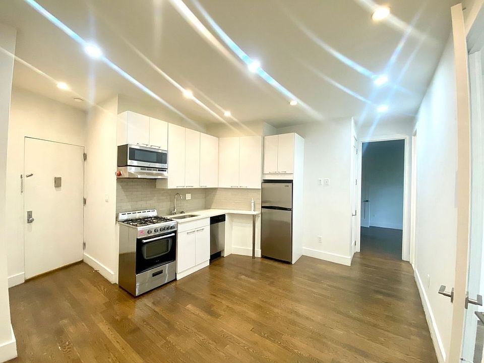 1st image of 975 Washington Ave #1