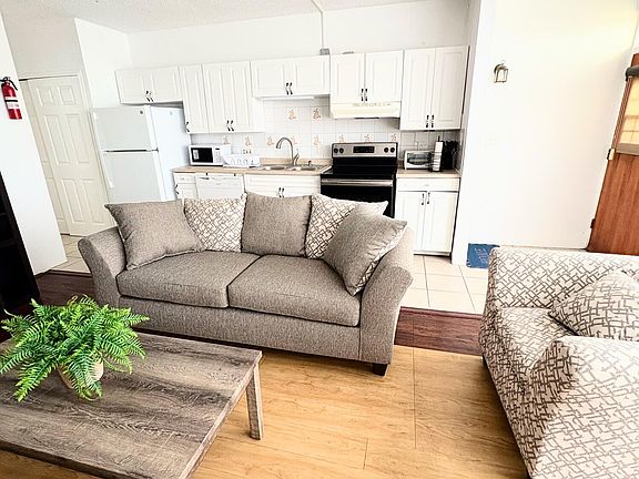 3rd image of 52 Orange Grove Rd