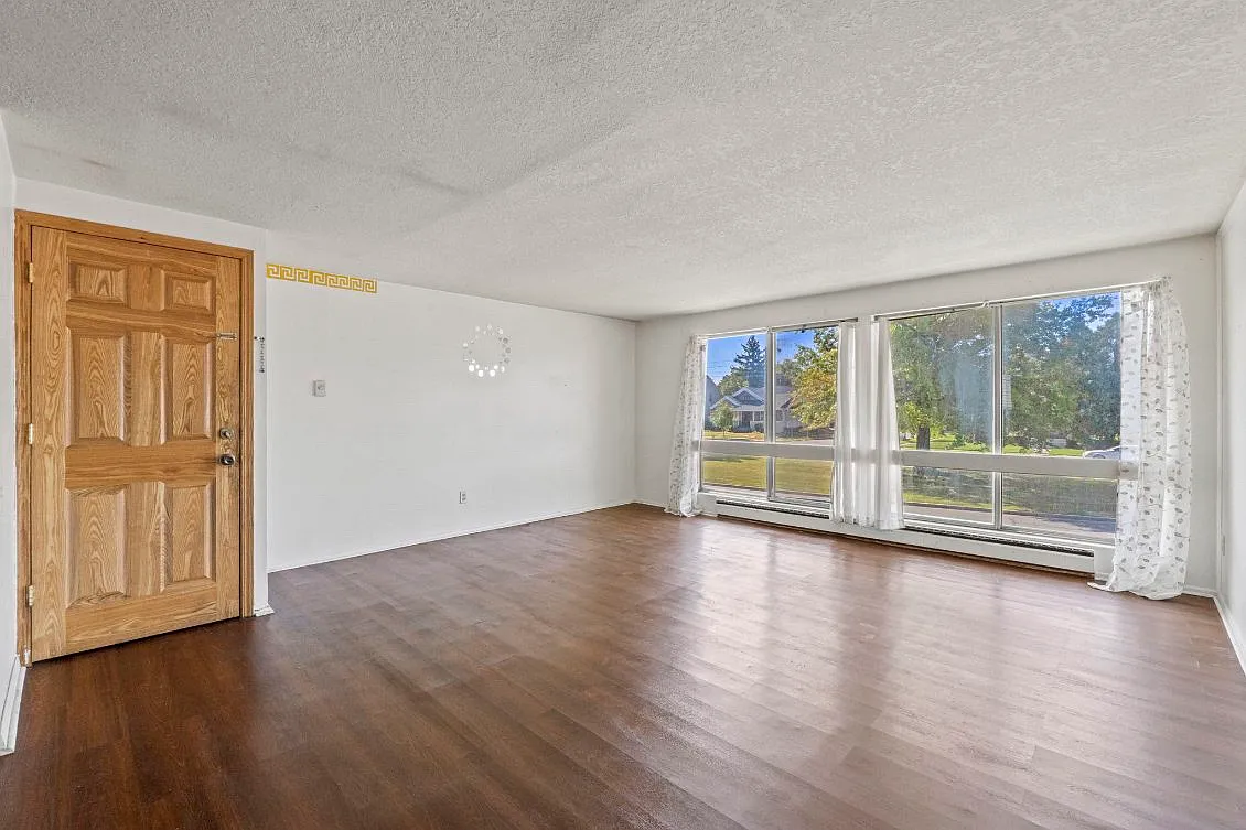 1821 E Pontiac St — Photo 3