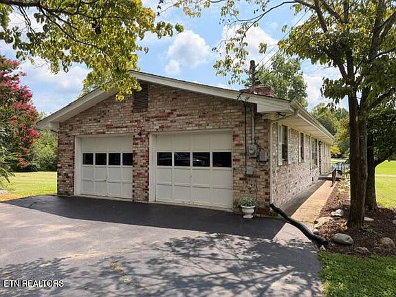 3rd image of 7236 Oakmeade Rd