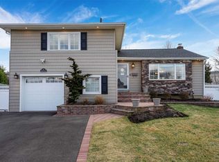 6 Sharon Ct, Plainview, NY 11803