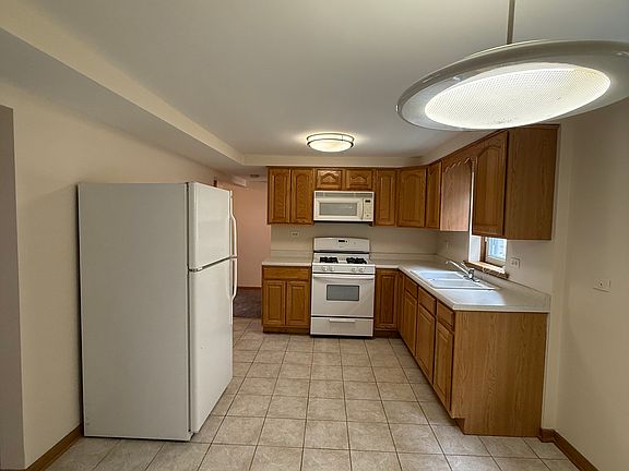 3rd image of 4752 N Menard Ave