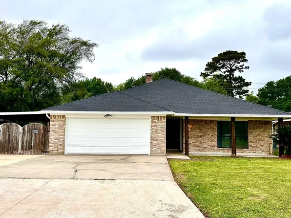 6449 Plaza St, Groves, TX 77619